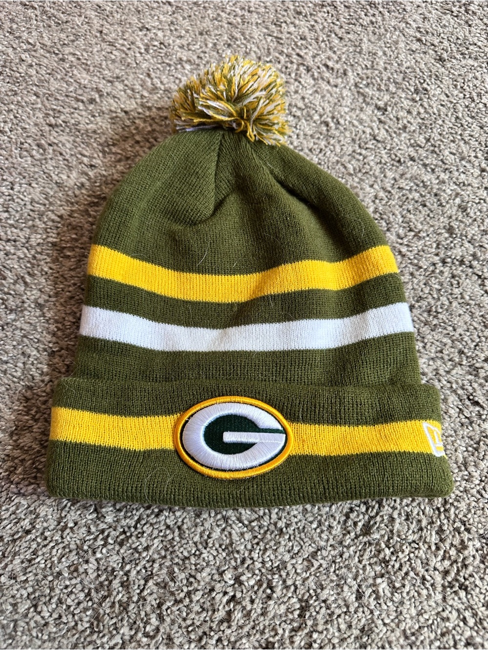 Green Bay Pom beanie - EUC